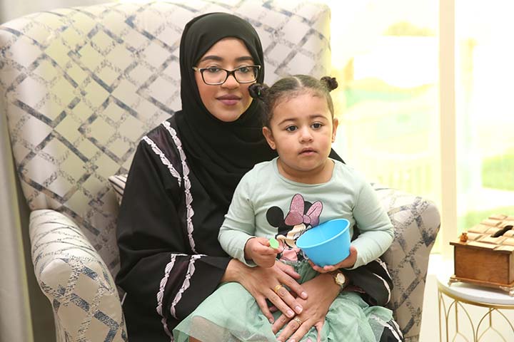 حمدة بو شواب مع ابنتها حصة علي