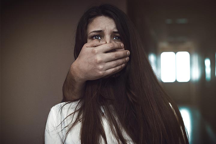 ما أسباب العنف الأسري في مجتمعاتنا؟ وما الحلول؟