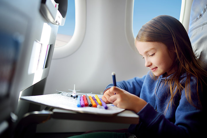 دليلك السحري للسفر مع الأطفال عبر الطائرة