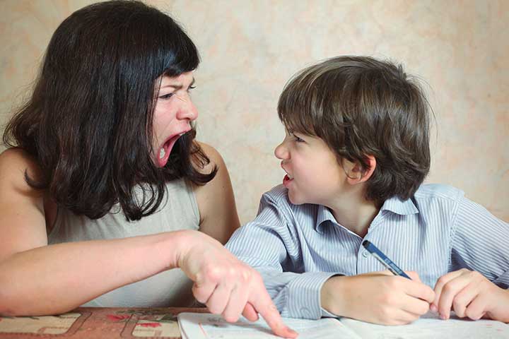 طرق تساعد الأم على احتواء غضبها وصراخها