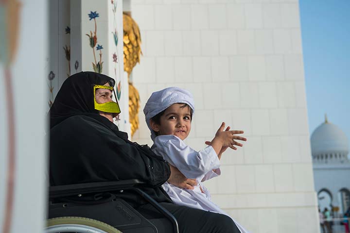 العيد في الإمارات.. كيف نعيد إحياء عاداته ونشارك أطفالنا الشعائر الدينية؟