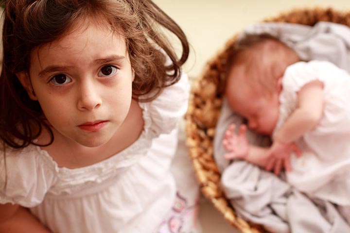 كيف تهيئين طفلك نفسياً لاستقبال المولود الجديد؟
