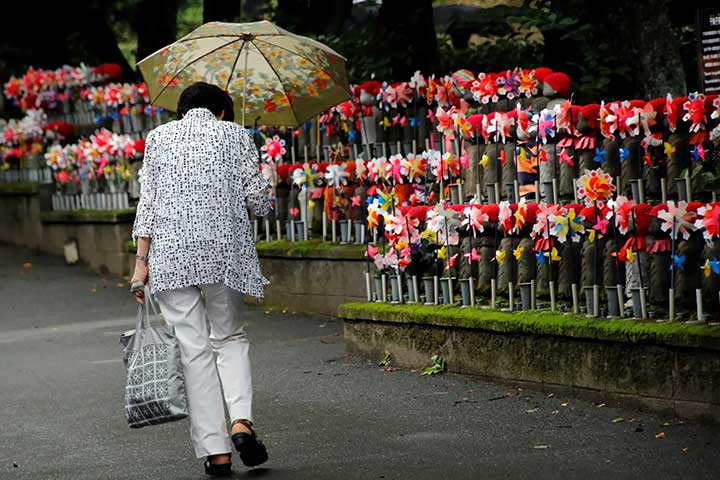 هل تنقرض اليابان بسبب قلة المواليد؟ ولماذا يلومون النساء؟