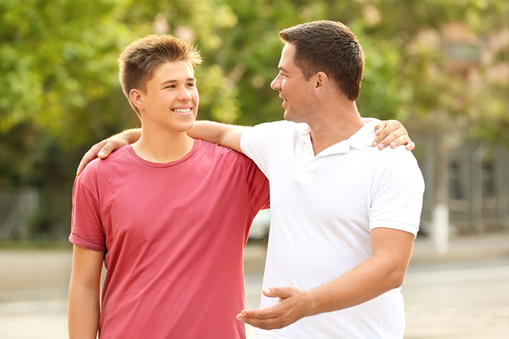 كيف تتعامل مع ابنك المراهق؟ وما هي خطوات بناء العلاقة معه؟
