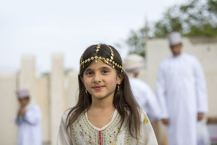 ملابس الأطفال في العيد من اختيارهم.. فما هي الضوابط؟