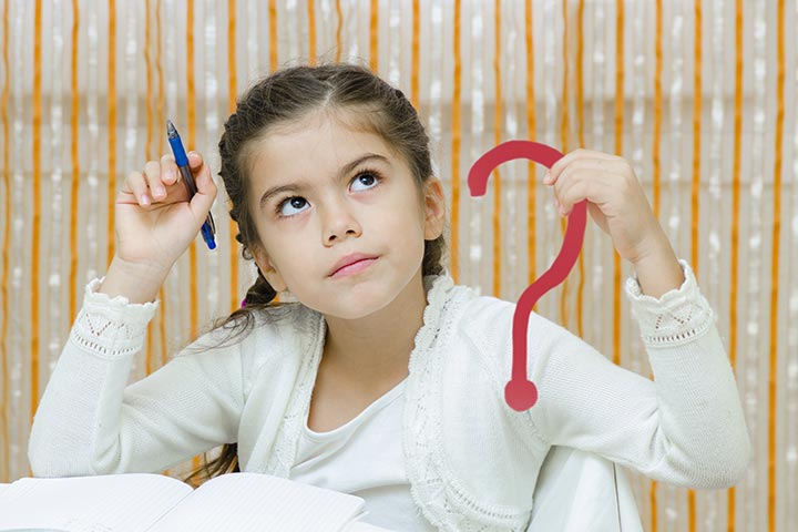 ما هي الأسئلة التي تثير فضول الأطفال؟ وكيف تجيب عليها ببساطة ودون إحراج؟