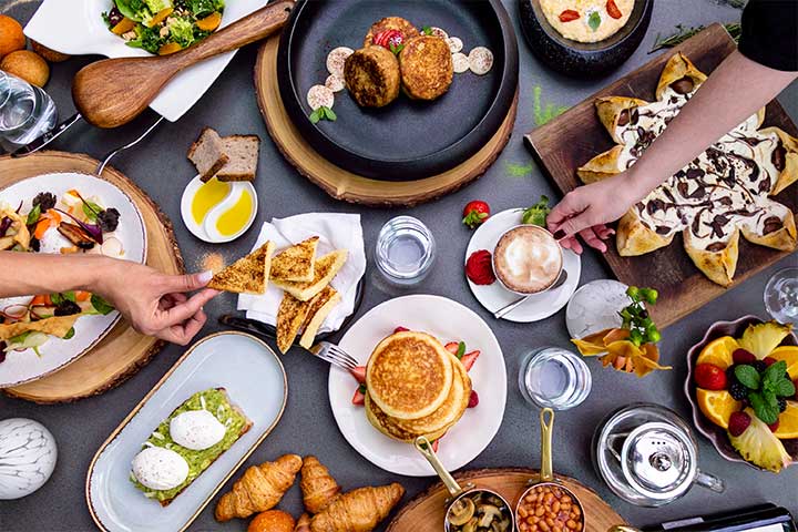 ترغب بفطور مميز؟.. إليك أفضل 8 أماكن للفطور الشهي في الإمارات