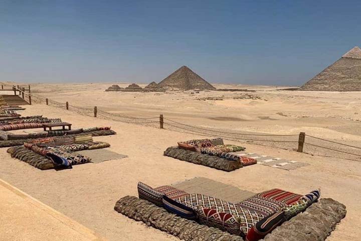 لتجربة فريدة في مصر تحت سفح الأهرامات اكتشفوا «9 بيراميدز لاونج»