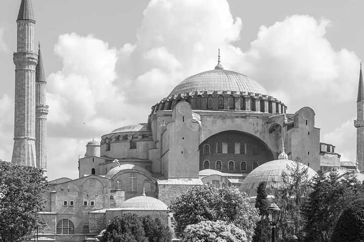 رحلة "آيا صوفيا".. من كنيسة إلى متحف ثم مسجد
