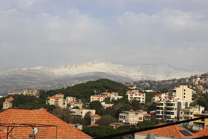 "قرنة شهوان" و"عين عار" في جبل لبنان.. بلدتان تعاينان أمواج المتوسط وثلوج صنين