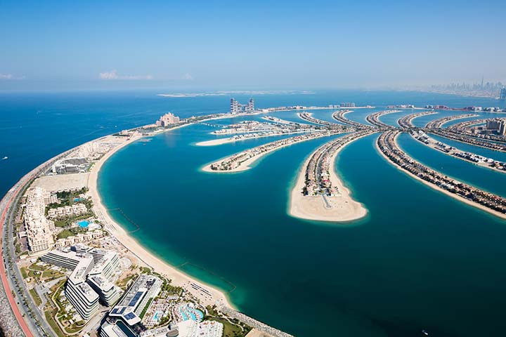 جولة فريدة تكشف سحر وجمال دبي من الجو.. بطائرة هليكوبتر"إير شاتو"