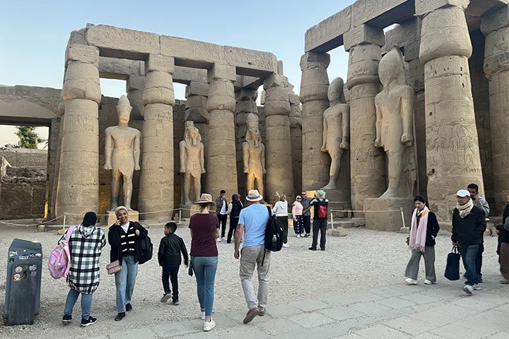 الأقصر وأسوان.. سحر الفراعنة يجذب السياح إلى صعيد مصر
