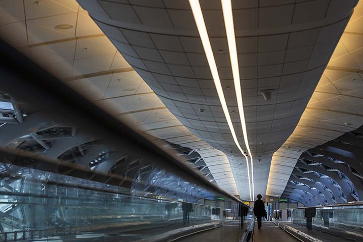 مطار زايد الدولي.. تحفة معمارية عالمية بهوية إماراتية