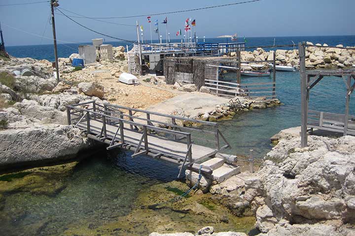 بلدة "أنفة" اللبنانية.. سياحة تمتد في البحر وتتوغل في التاريخ والتراث