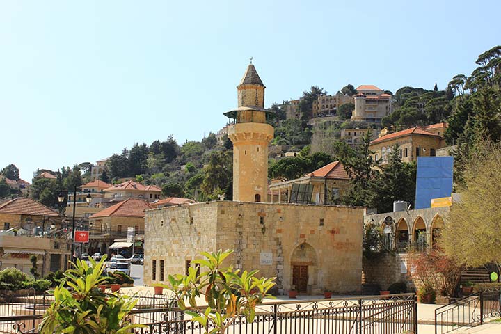 جامع الأمير فخر الدين المعني الأول، أول جامع في جبل لبنان