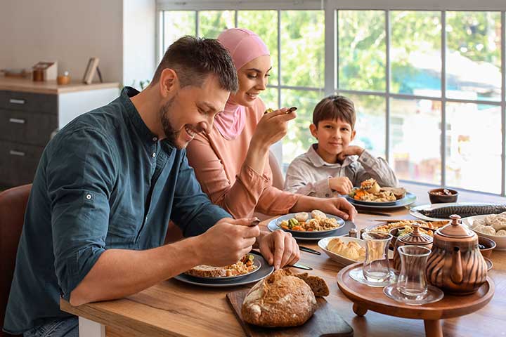 5 قواعد غذائية لتجنب التخمة في عيد الفطر