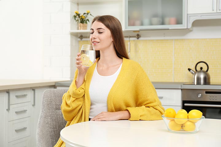 6 أسباب ستجعلك تشربين الماء مع الليمون كل يوم