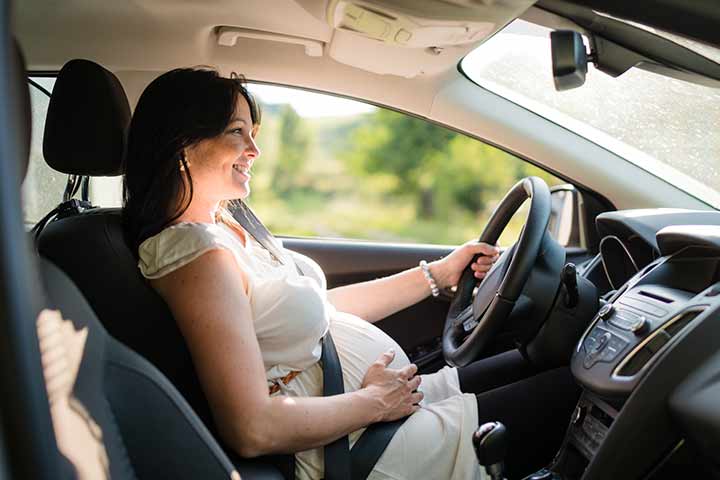 نصائح وتحذيرات للمرأة الحامل عند قيادة السيارة