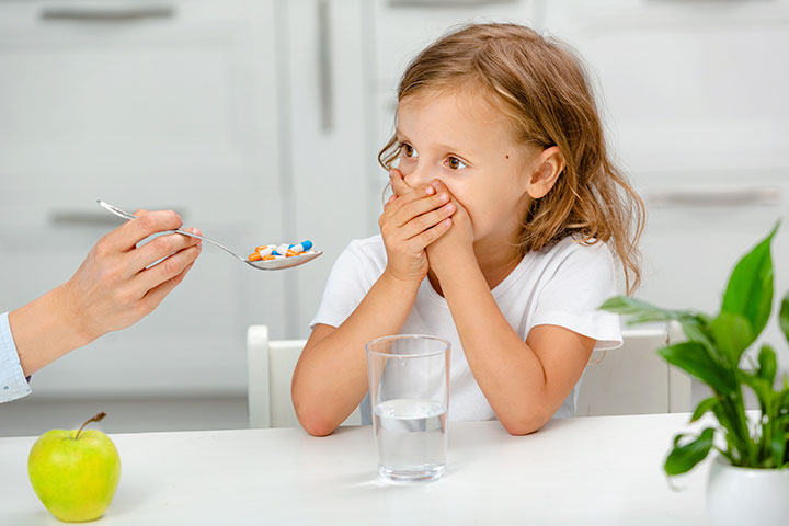 كيف تجعل طفلك يتناول الدواء؟
