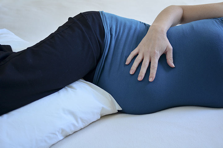 هل يمكنك النوم على ظهرك أثناء الحمل؟