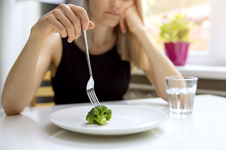 ماذا يحدث لجسمك إذا تخطيت وجبة العشاء؟ وهل هي استراتيجية جيدة لفقدان الوزن؟