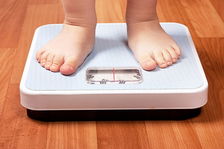 كيف تعرفين أن طفلك يعاني نقص الوزن؟ وماذا تفعلين؟.. إليك نصائح خبراء التغذية