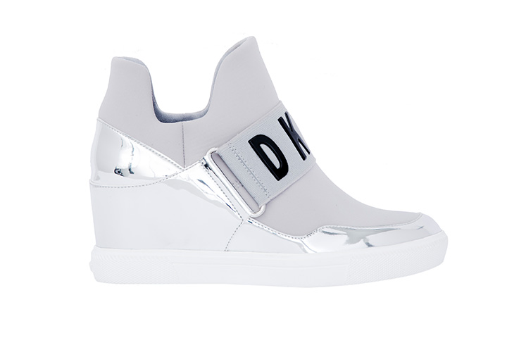 حذاء رياضي أبيض من DKNY