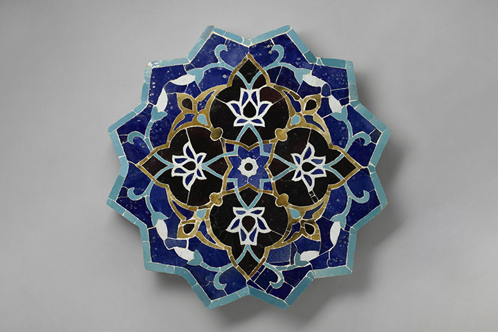 كيف ألهمت فنون الإسلام «كارتييه» أشهر صائغ باريسي؟