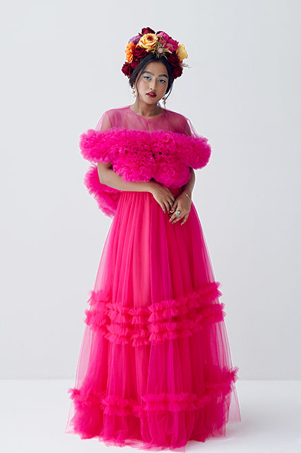 تشكيلة أزياء "AAVVA" تكرم الفنانة الشهيرة فريدا كاهلو بتصاميم مكسيكية أوروبية