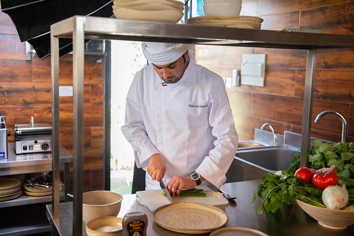 الشيف فيصل الهرمودي: ثقافة الأطباق الإماراتية تستحق الوصول للعالمية