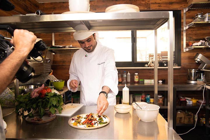 الشيف فيصل الهرمودي: ثقافة الأطباق الإماراتية تستحق الوصول للعالمية