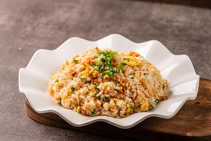 الأرز المقلي بالبيض بطريقة سهلة وبسيطة