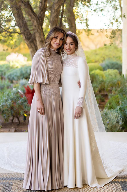 إطلالات بفخامة ملكية في حفل زفاف الأميرة إيمان بنت عبد الله الثاني