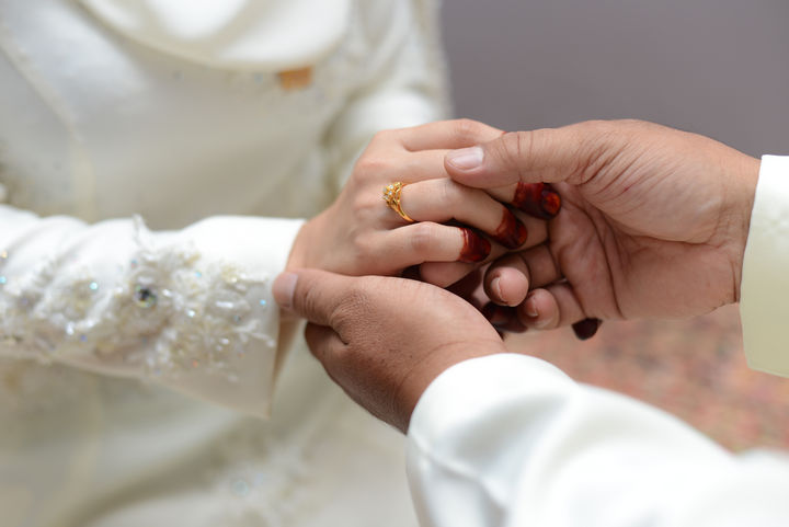 "الزواج في الإسلام ليس عقداً مدنياً، بل هو رباط ديني يقوم على المودة بين طرفين"