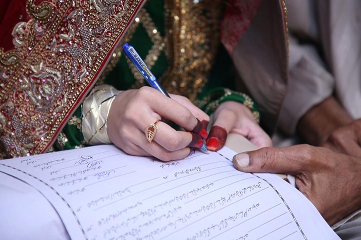 علماء المسلمين يحددون الشروط المقبولة والمرفوضة في عقود الزواج