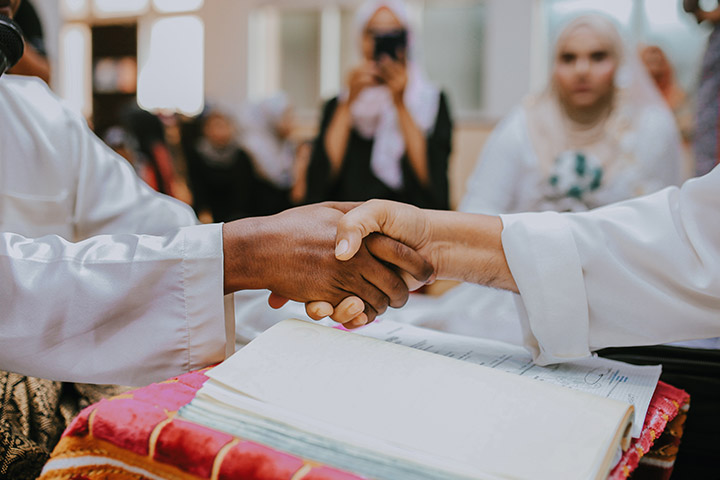 علماء المسلمين يحددون الشروط المقبولة والمرفوضة في عقود الزواج