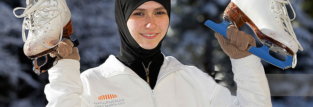 زهرة لاري: يشرفني أن أوصف بأول إماراتية تتزلج على الجليد