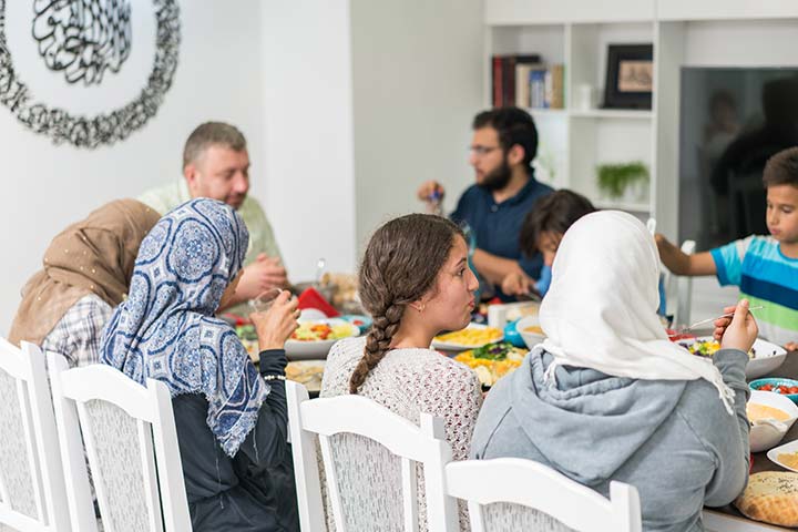 نصائح مهمة للحماية من «كورونا» خلال عزائم رمضان