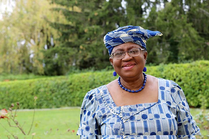 قصة نجوزي أوكونجو إيويلا .. الجدة النيجيرية التي تدير تجارة العالم!
