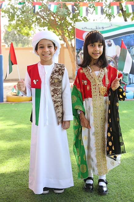 أطفال الإمارات يحتفلون باليوم الوطني «الخمسين»