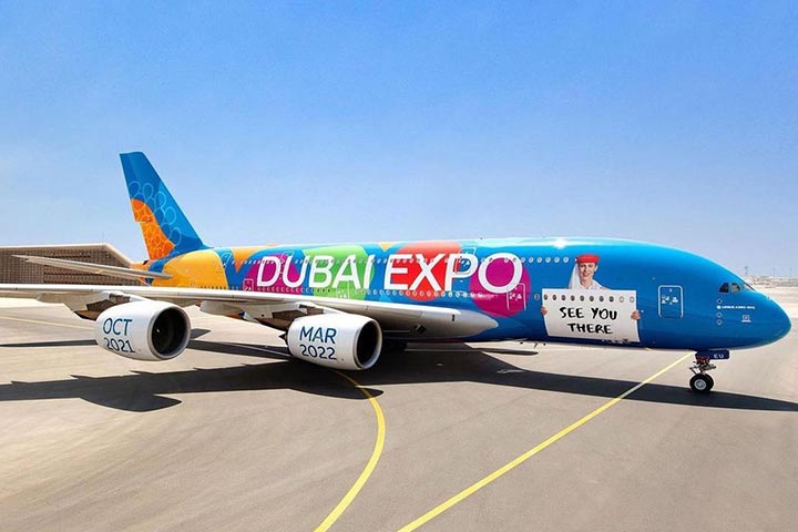 طيران الإمارات تنشر رسالة إكسبو حول العالم عبر "الطائرة الزرقاء"