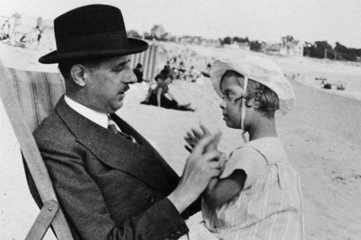 الرئيس شارل ديجول مع ابنته