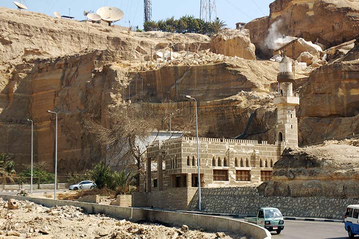مقابر جبل المقطم في مصر