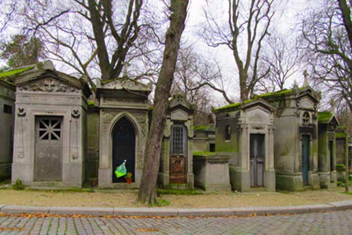 مقبرة الأب لاشيس في باريس