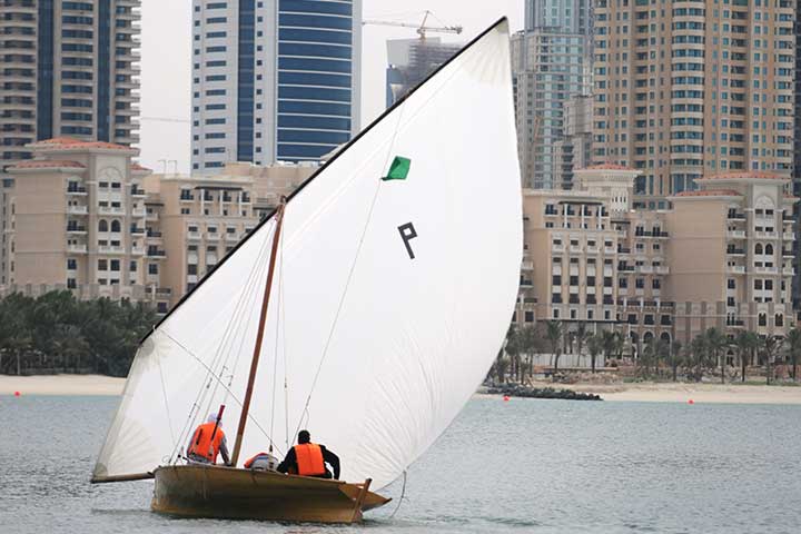 كيف توارث الشباب رياضة تجديف القوارب التراثية في الإمارات؟