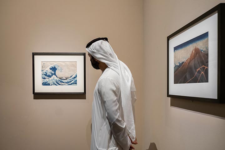 3 أسباب لزيارة معرض "حكايات الورق وأسراره" في "اللوفر أبوظبي"