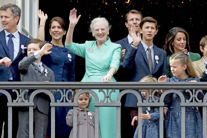 الملكة مرجريت مع الأبناء والأحفاد