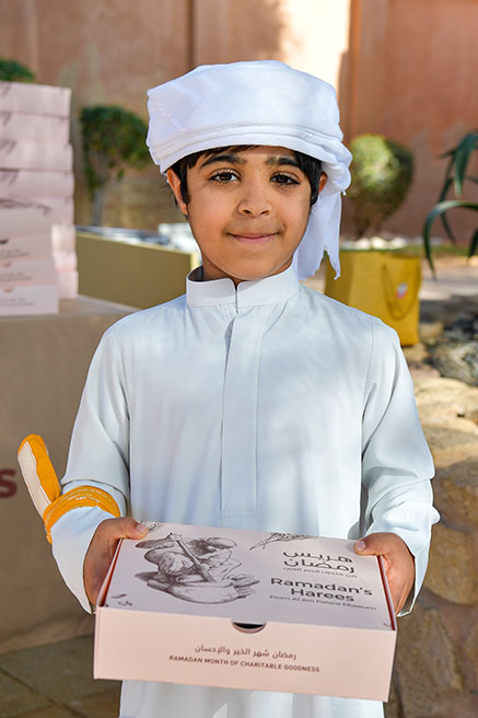 طفل متطوع ضمن المبادرة