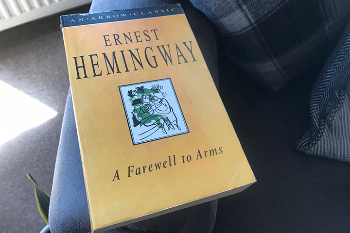 لماذا احتج أرنست همنغواي والرقابة على فيلم "وداعاً للسلاح" Farewell to Arms؟