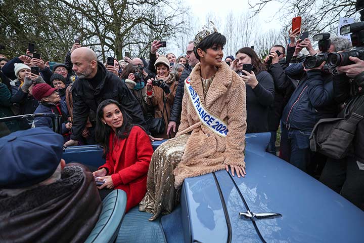 ما المزعج في شعر ملكة جمال فرنسا الجديدة؟ ولماذا أثارت ضجة كبيرة على مواقع التواصل؟